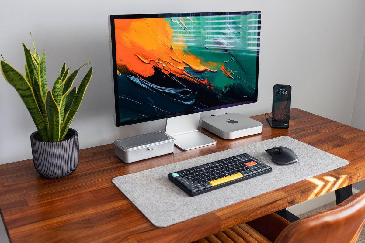 Tom Eversley's workspace (photo: Workspaces #454)
