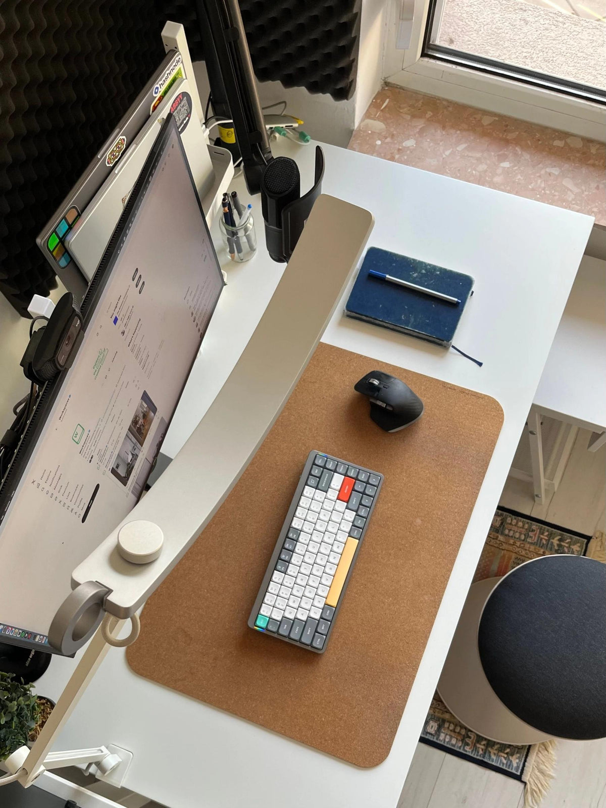 Ákos Kőműves's workspace (photo: Workspaces #527)