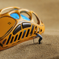 เมาส์สำหรับเล่นเกม GravaStar รุ่นพิเศษ Battle Worn-Yellow – น้ำหนักเบาเป็นพิเศษ 49 กรัม เซ็นเซอร์ 32,000 DPI โหมด Tri-Mode