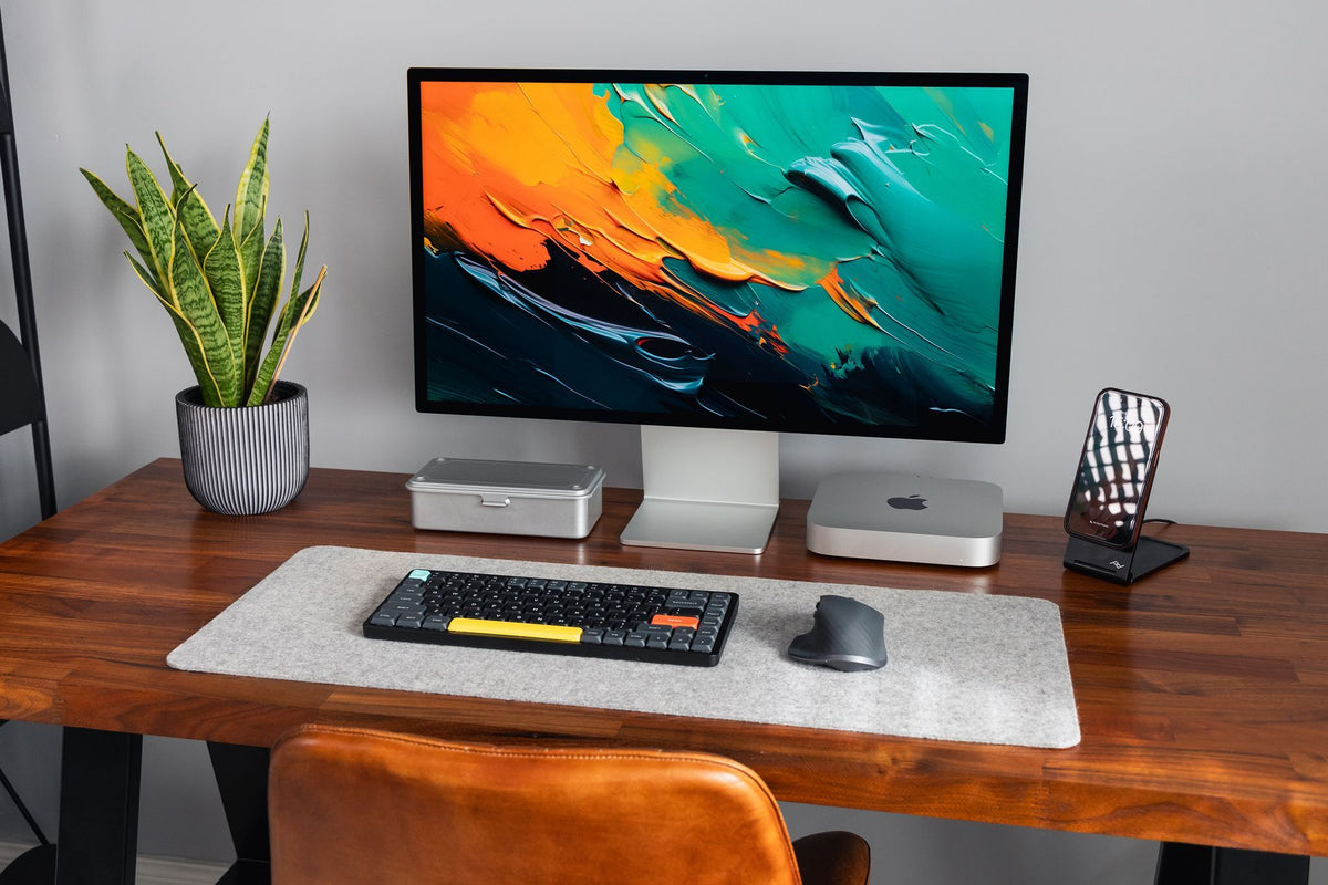 Tom Eversley's workspace (photo: Workspaces #454)