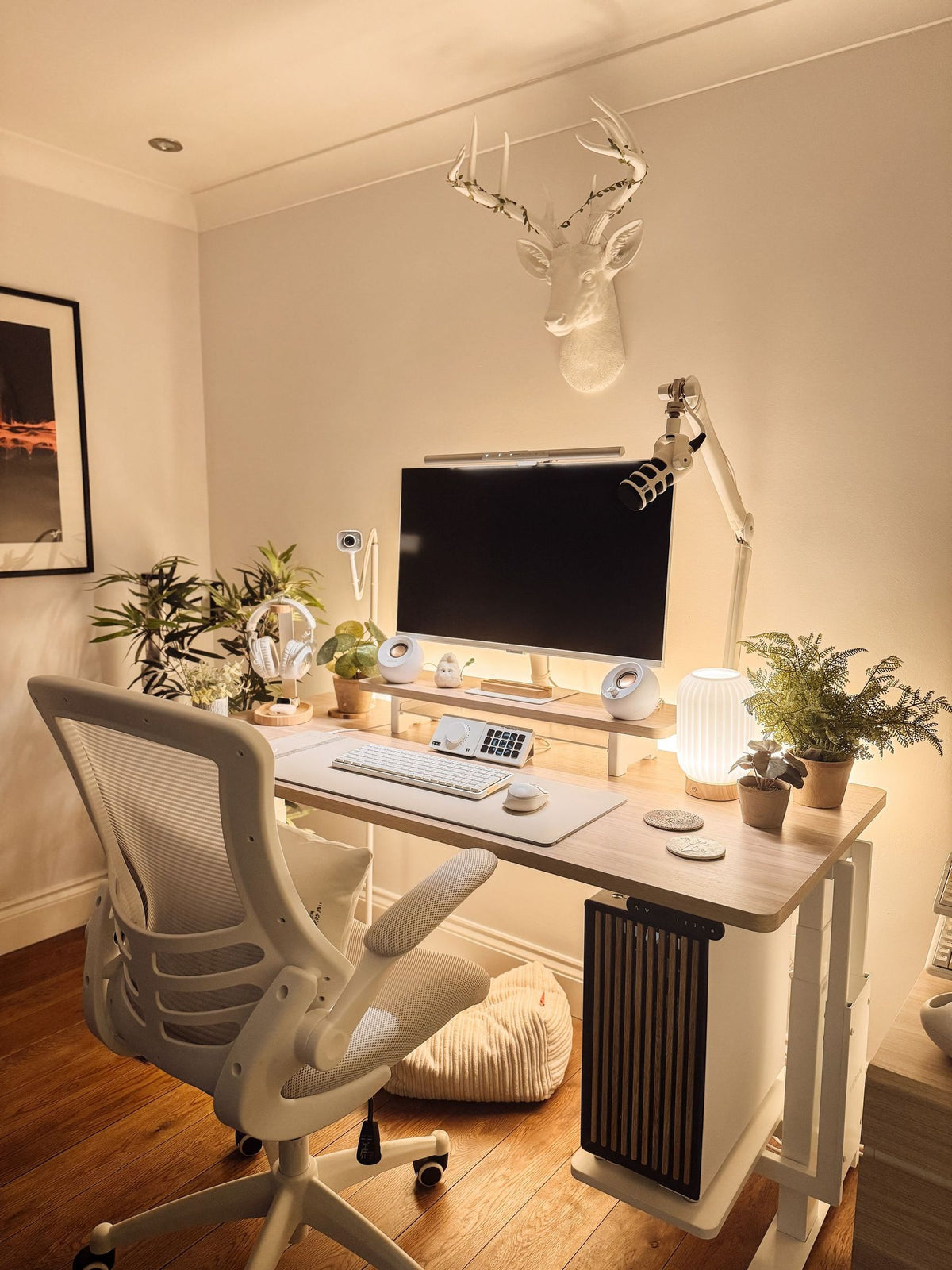 Gemma Bowen's workspace (photo: Workspaces #471)