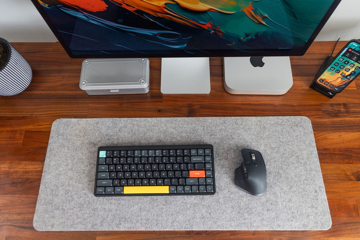 Tom Eversley's workspace (photo: Workspaces #454)