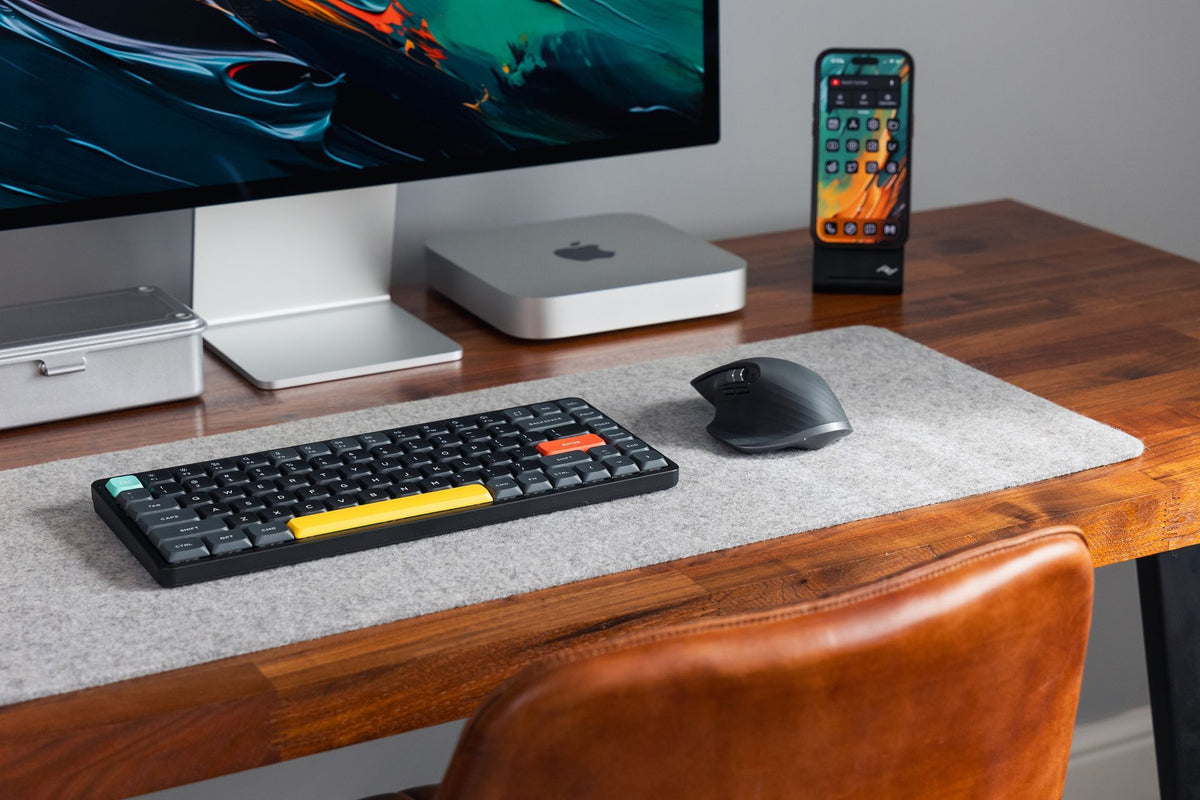 Tom Eversley's workspace (photo: Workspaces #454)