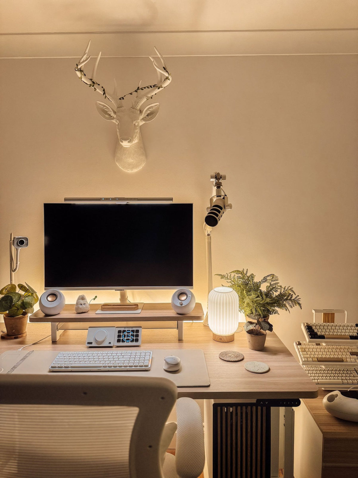 Gemma Bowen's workspace (photo: Workspaces #471)