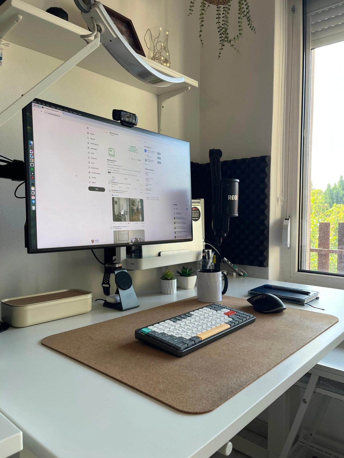Ákos Kőműves's workspace (photo: Workspaces #527)