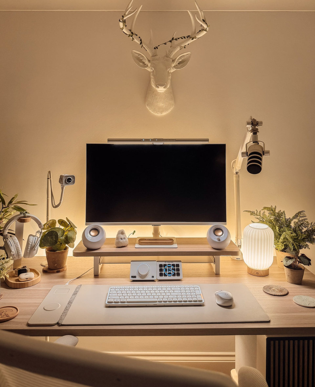Gemma Bowen's workspace (photo: Workspaces #471)