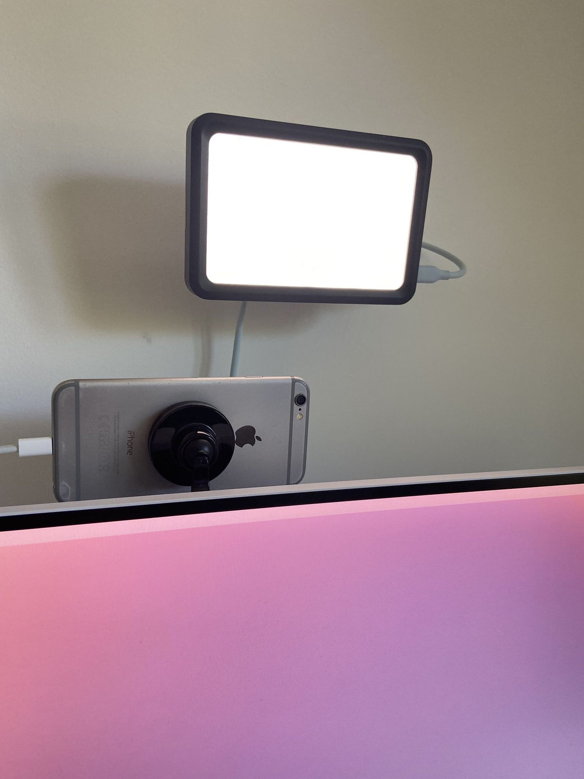 Simon Scholz's workspace (photo: Workspaces #256)