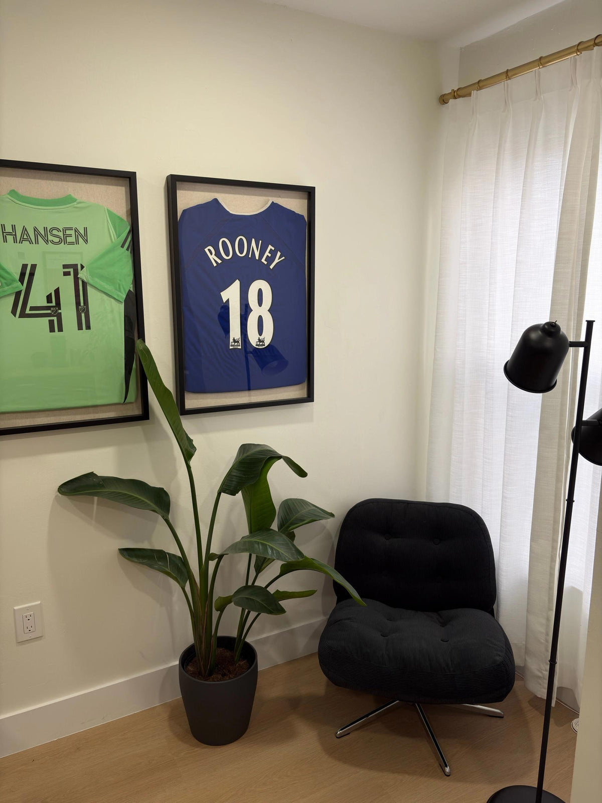Luca Defreitas-Hansen's workspace (photo: Workspaces #522)